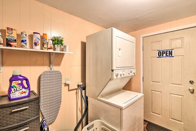 Building Photo - 1319 40th St