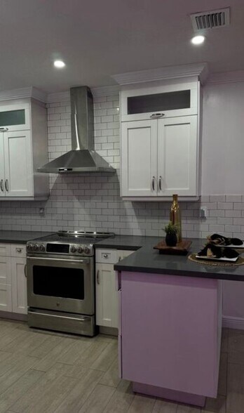 Building Photo - 9315 SW 44th St