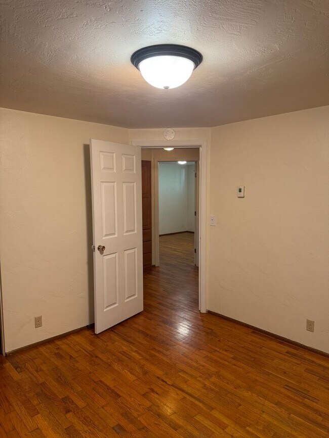 Building Photo - 1270 W Hilliard Ln