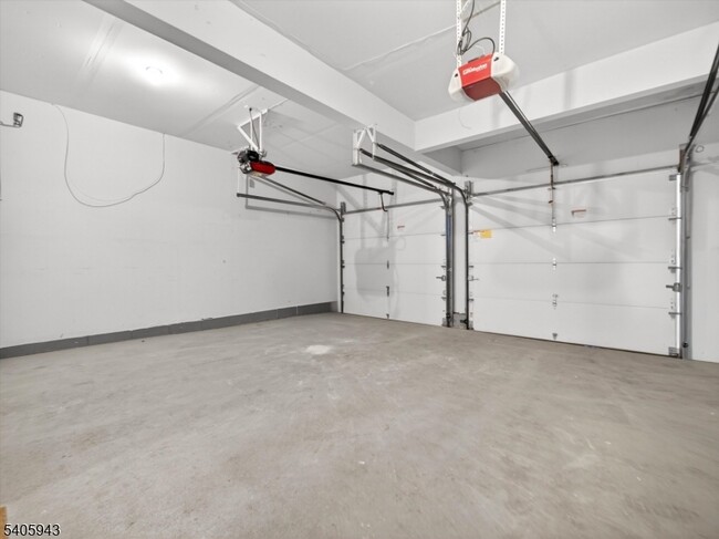 Building Photo - 124 Barclay Dr