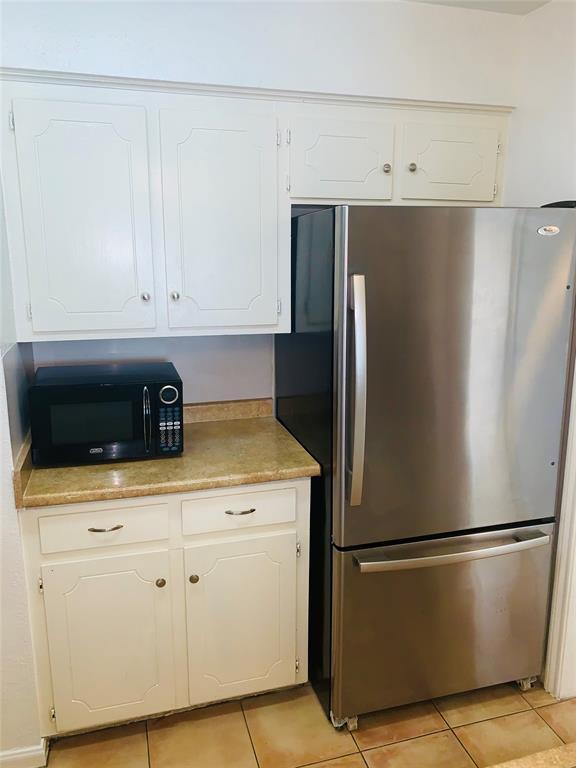 Building Photo - 1611 Mapleton Dr