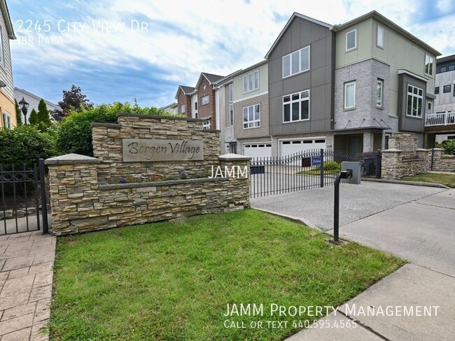 Building Photo - 2245 City View Dr