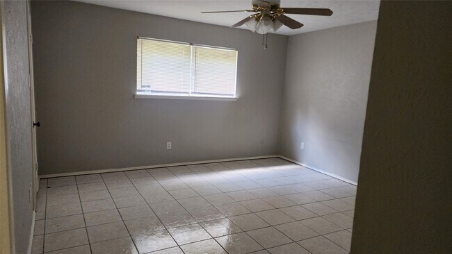 Building Photo - 2815 Quail Valley E Dr