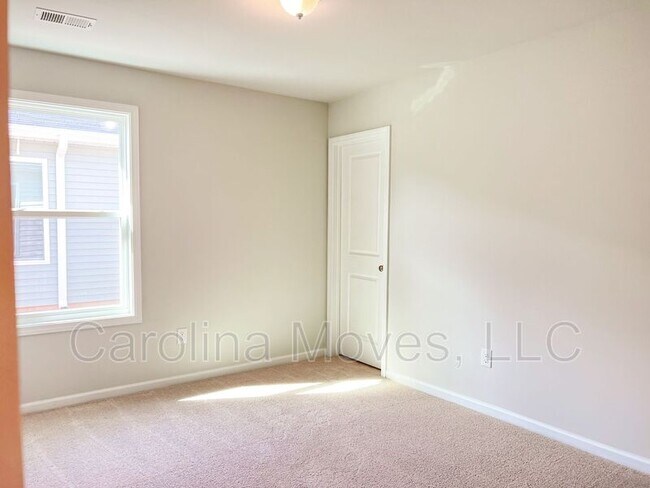 Building Photo - 121 Braxton Dr