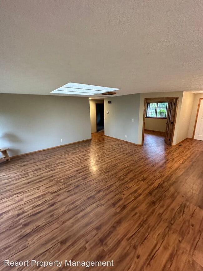 Building Photo - 3 br, 2 bath House - 910 E Loch Maree Dr