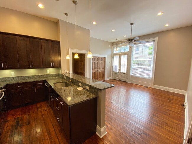 Building Photo - Kerr St 694-696 GW2