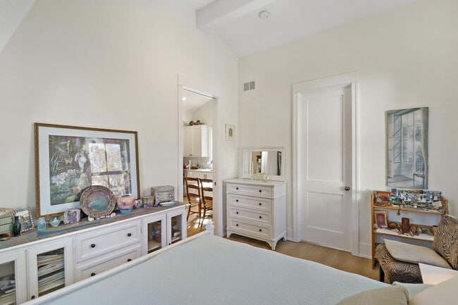 Building Photo - 3 N Walworth Ave