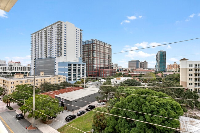 Building Photo - 610 Clematis St