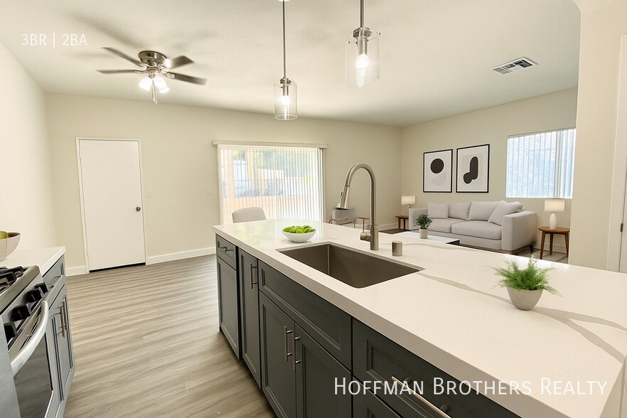 Building Photo - 6941 Hazeltine Ave