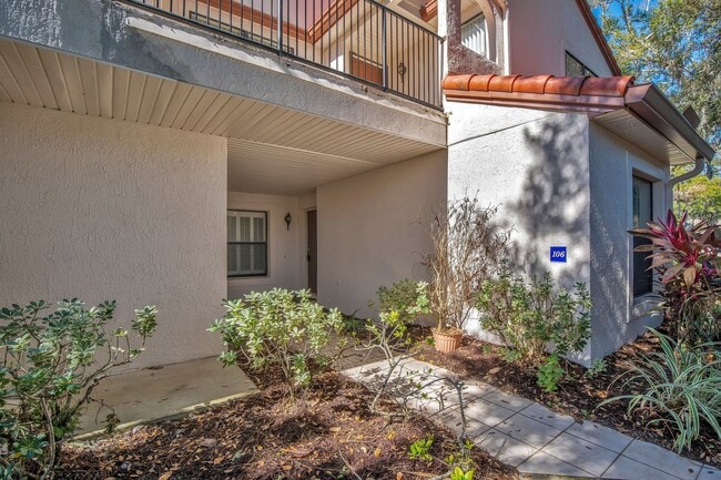 Building Photo - Spacious 3 Bedroom 2 Bath Condo in Gated Community of La Vita