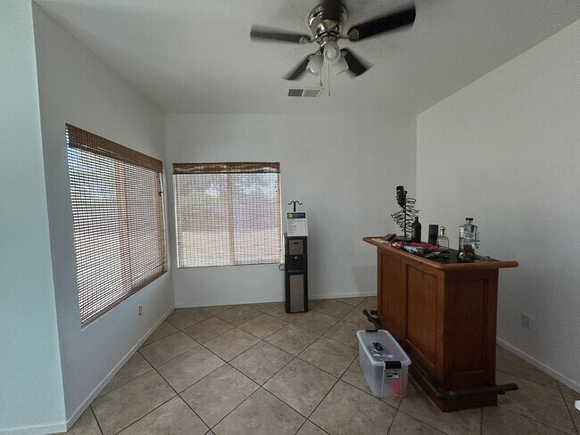 Building Photo - Great location on this split floorplan 3 b...