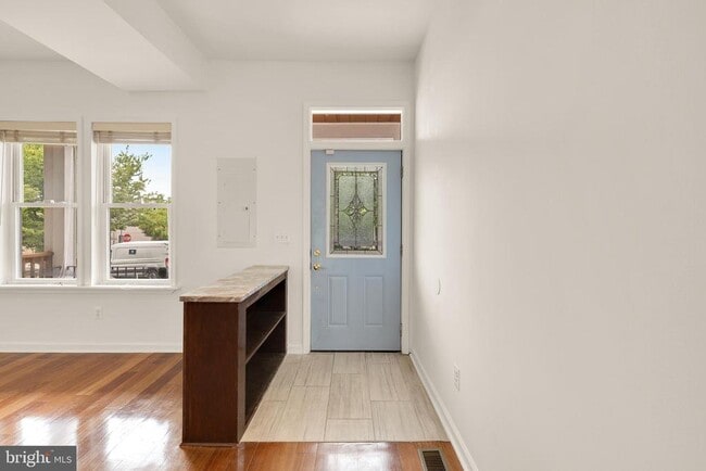Building Photo - 1405 Montello Ave NE