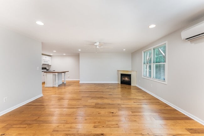 Building Photo - 306 Crosscut Dr