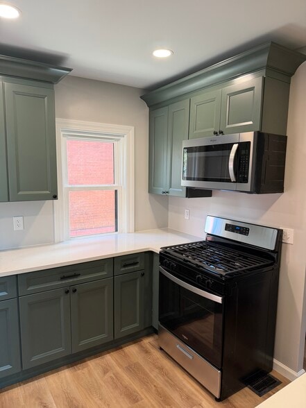 Building Photo - 301 Holland St