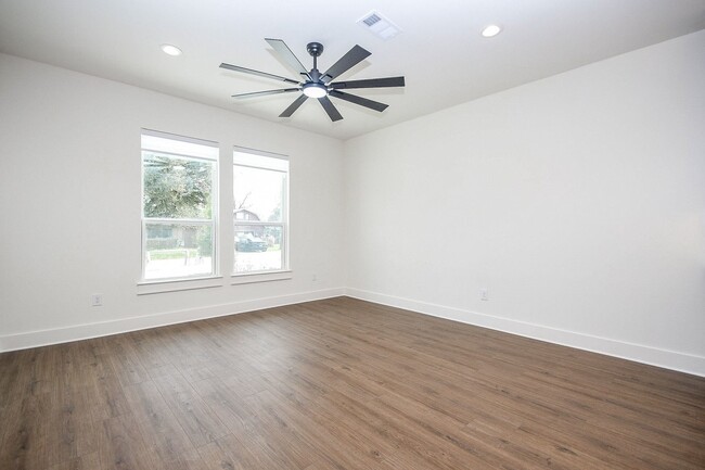 Building Photo - 4101 Victoria