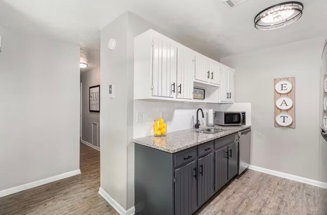 Building Photo - Beautiful Two Bedroom Apartment with Huge Yard Minutes From Hershey