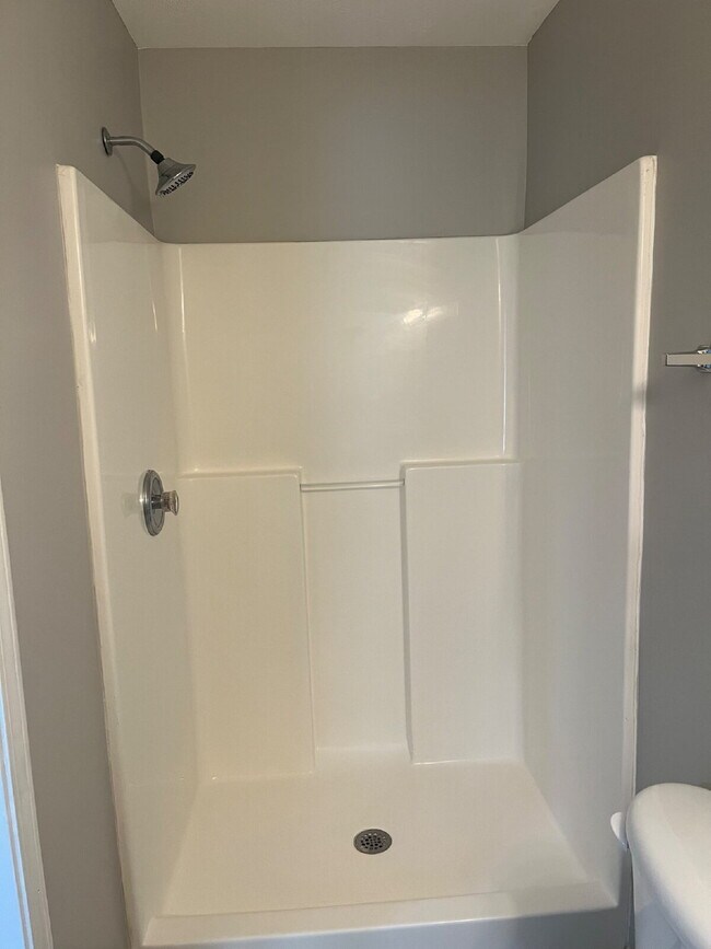 Building Photo - 805 Poplartree Ct