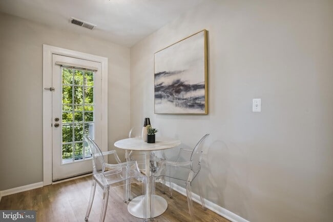 Building Photo - 2623 S Walter Reed Dr