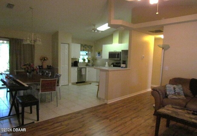 Building Photo - 6 Sea Brook Pl