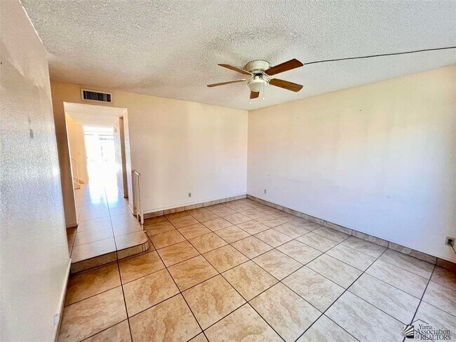 Building Photo - 2045 S 14th Ave