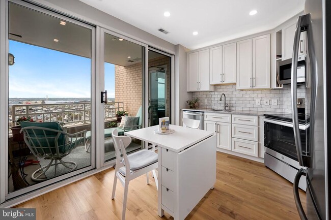 Building Photo - 100 Harborview Dr