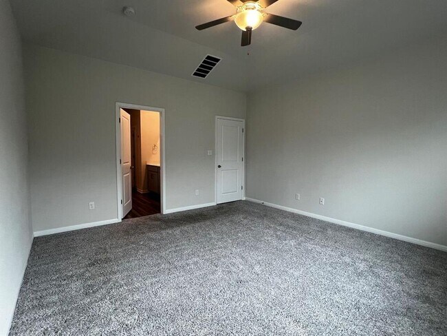 Building Photo - 1509 Deering Run