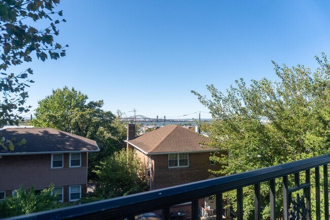 Building Photo - 4 Highview Rd