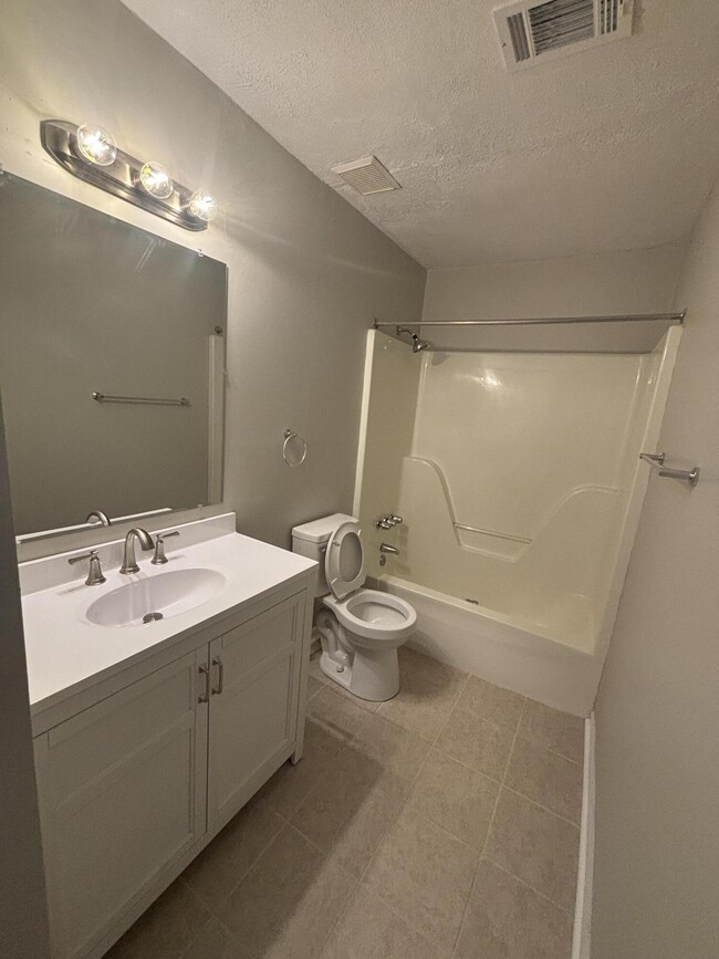 Building Photo - 2706 Crosshaven Dr