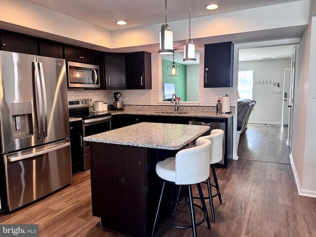 Building Photo - 576 Thumper Dr