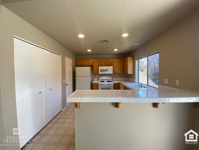 Building Photo - Light-Filled 3BD/2BA Home in Desirable Fry...