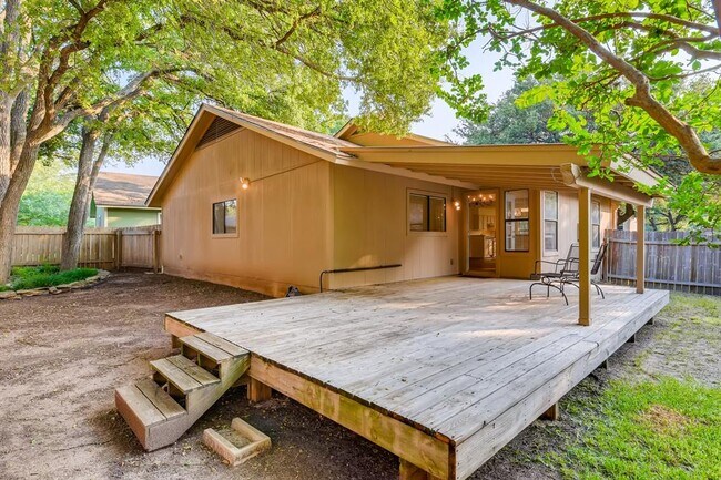 Building Photo - 4501 Kalama Dr