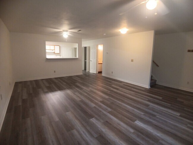 Building Photo - 206 Janie Ln