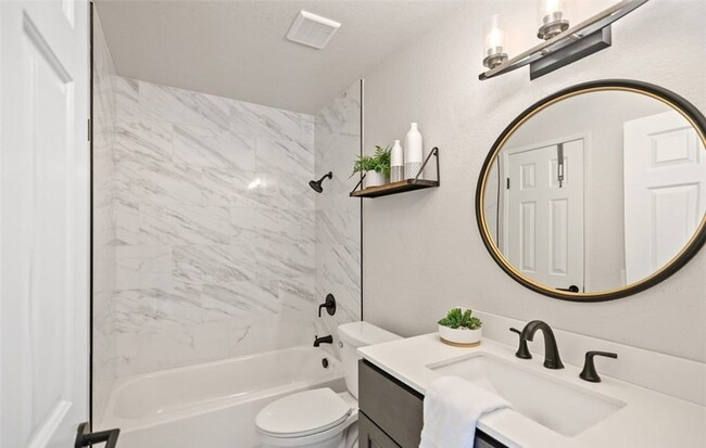 Building Photo - "Charming 1-Bedroom Retreat in Santa Ana!"