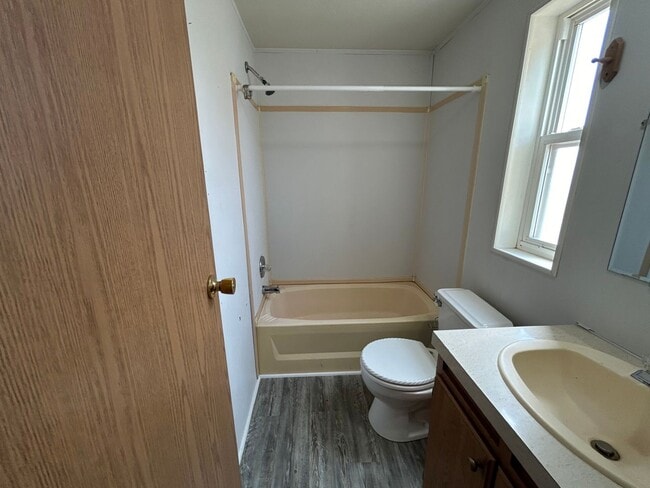 Building Photo - 3 Bedroom 2 Bath Trailer for Rent