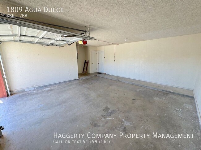 Building Photo - 1809 Agua Dulce St