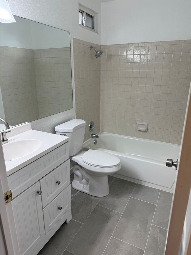 Building Photo - Updated 3 Bedroom 2.5 Bath 2 Story Condo F...