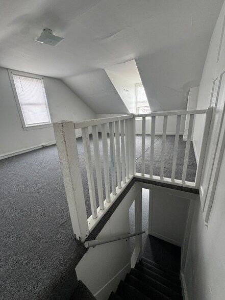 Building Photo - 106 E Pine St