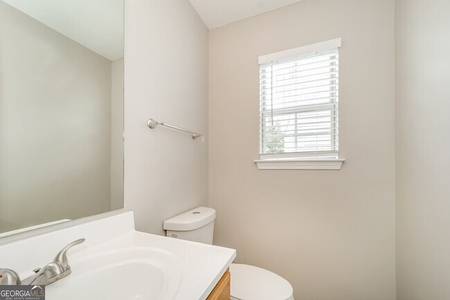 Building Photo - 2560 S Hills