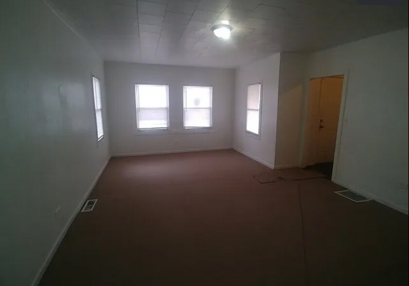 Building Photo - 7944 S Dobson Ave
