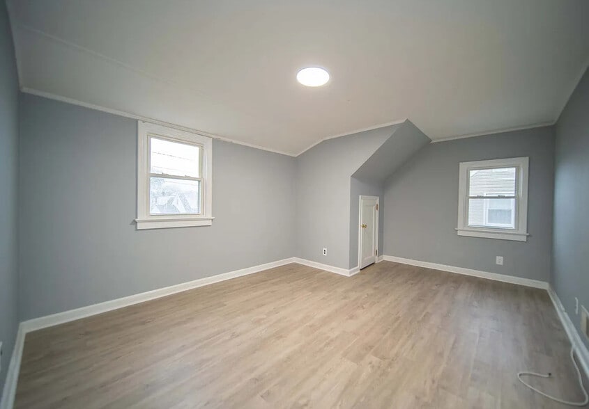 Living room - 29 W 7th St