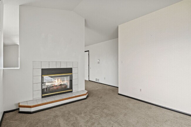 Building Photo - Huge Open-Concept Home in the Vibrant Briargate Neighborhood!