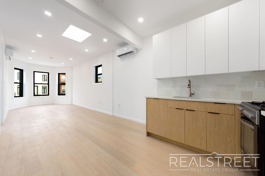 Building Photo - Spacious 2-Bedroom, 2-Bath Apartment in Bed-Stuy with Modern Amenities