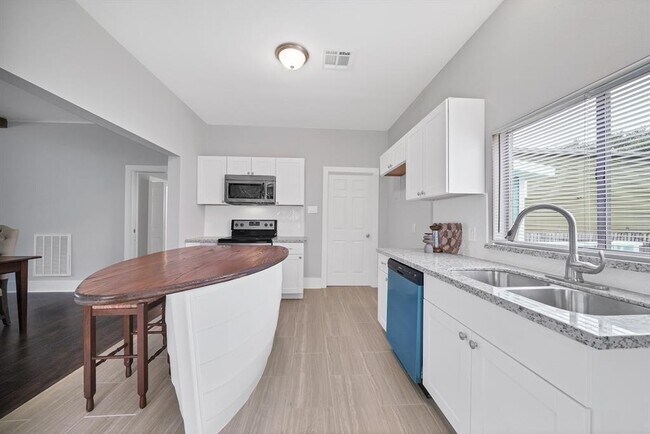 Building Photo - 4824 Avenue O 1/2