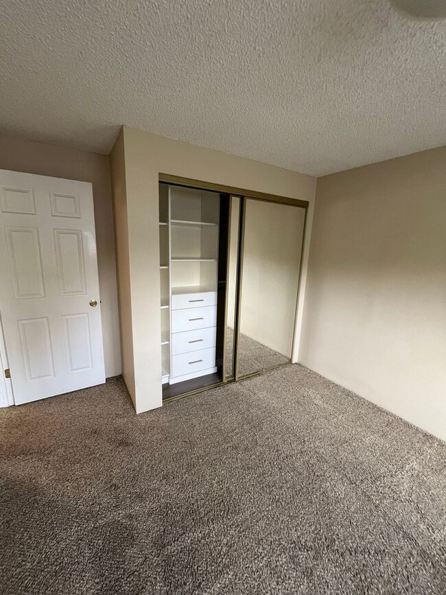 Building Photo - 2 Bed, 1.5 Bath home available now! Corner...