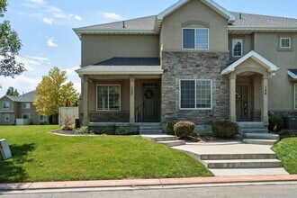 Building Photo - Beautiful Townhome in American Fork!