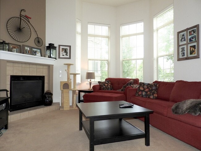 Building Photo - Central Park Home For Rent! Corner Unit!