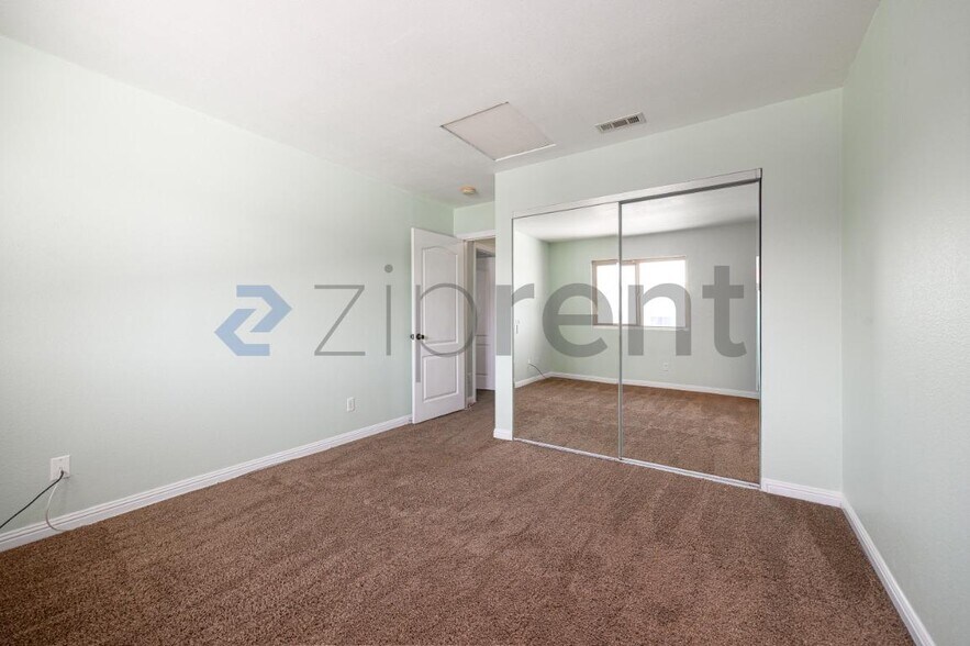 Building Photo - 221 Westlake Dr