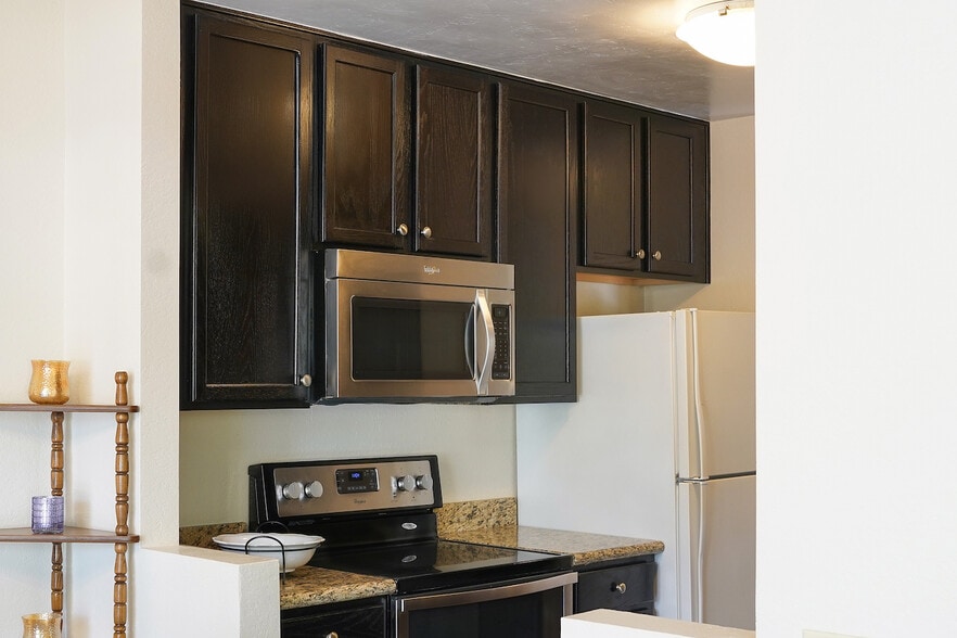 Building Photo - 4095 Rosenda Ct