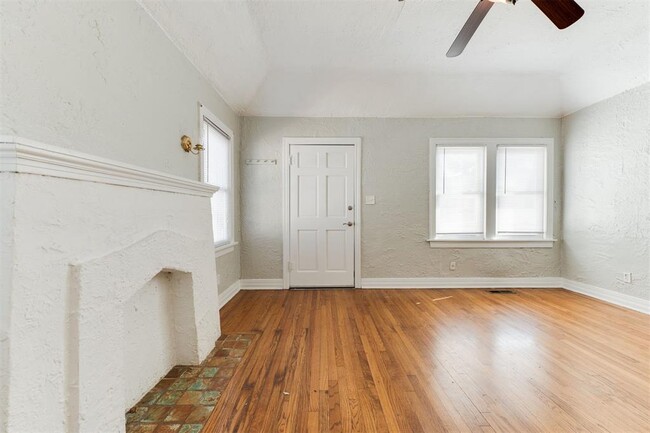 Building Photo - 2833 NW 22nd St