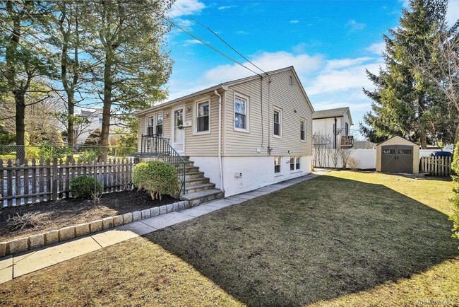 Building Photo - 108 E Devonia Ave